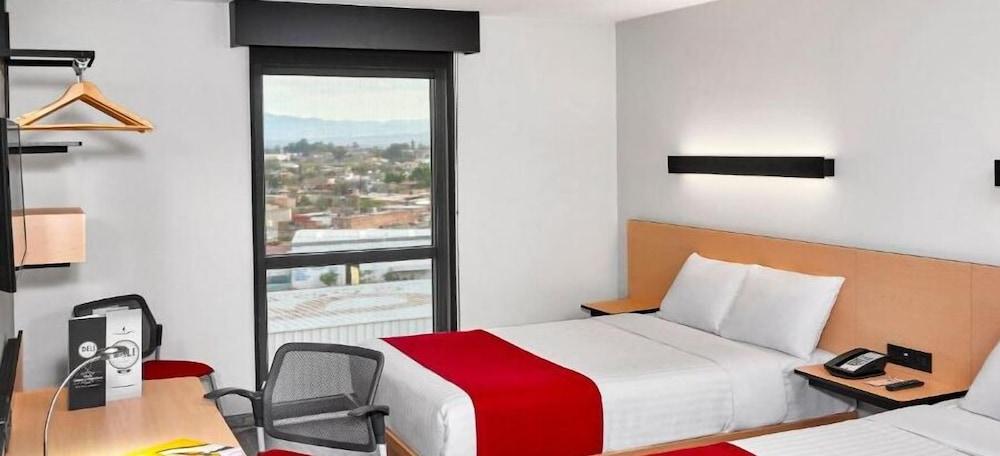 Las Pintas City Express By Marriott Guadalajara Aeropuerto מראה חיצוני תמונה